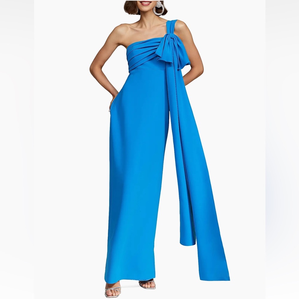 Sold NWT Halston Olivia Gown in Crepe